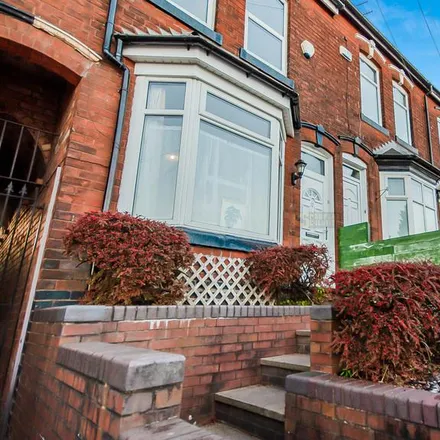 Rent this 6 bed townhouse on 133 Warwards Lane in Stirchley, B29 7QX