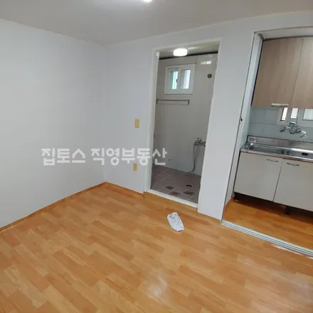 Rent this studio apartment on 서울특별시 관악구 봉천동 1573-25