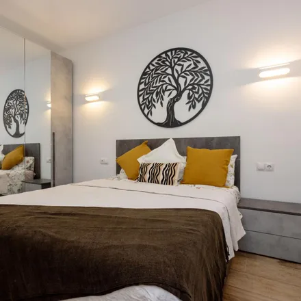 Rent this 4 bed apartment on Carrer de Sant Antoni Maria Claret in 75, 08001 Barcelona
