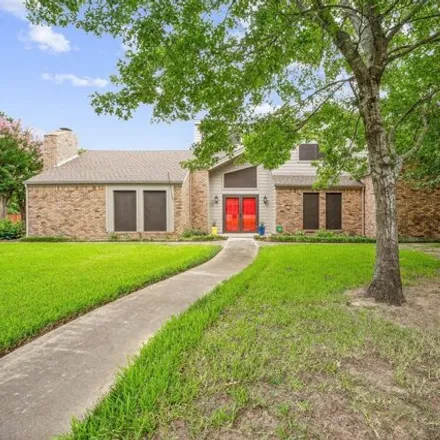 Buy this 4 bed house on 35 Robinhood Dr in Bridgeport, Texas