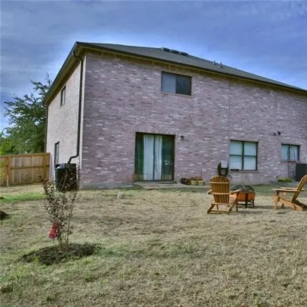 Image 4 - 7549 Running Water Drive, Austin, TX 78747, USA - House for sale