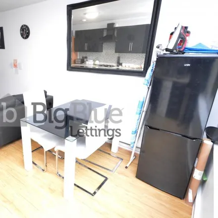 Image 2 - The Poplars, Leeds, LS6 2AT, United Kingdom - Townhouse for rent