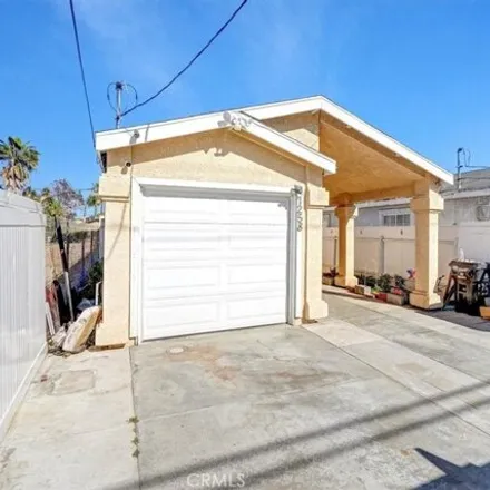 Image 3 - 1264 North Wilmington Boulevard, Los Angeles, CA 90744, USA - House for sale