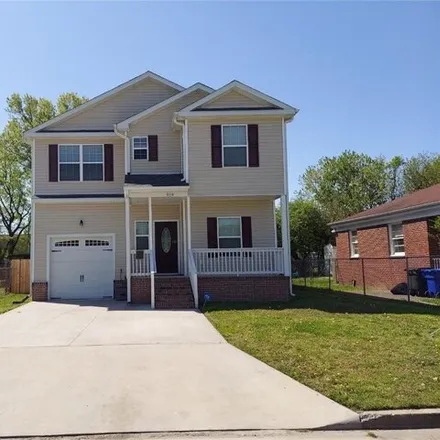 Rent this 4 bed house on 923 Jefferson Street in Portsmouth, VA 23704