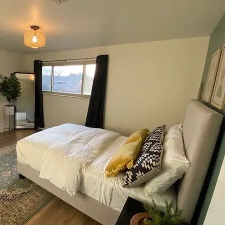 Rent this 2 bed apartment on Aurora
