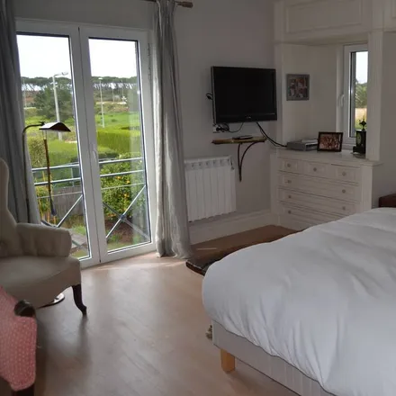Rent this 5 bed house on Cascais e Estoril in Cascais, Lisbon