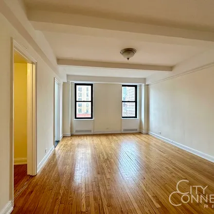 Rent this 3 bed apartment on 18th Street in 7th Avenue, New York