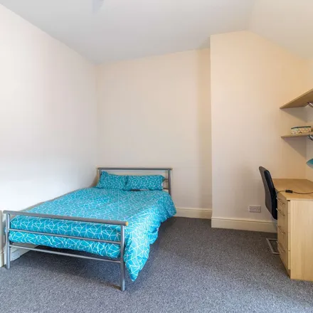 Rent this 6 bed apartment on Hallamshire Tennis and Squash Club in 716 Ecclesall Road, Sheffield