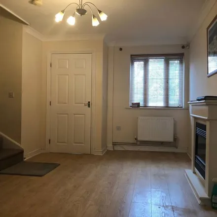 Image 3 - Bluebell Close, London, UB5 5TW, United Kingdom - Apartment for rent