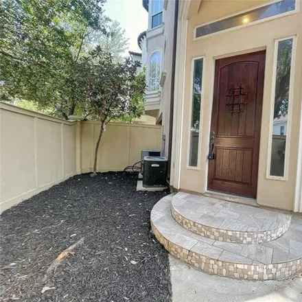 Image 2 - 797 Welch Street, Houston, TX 77006, USA - House for sale