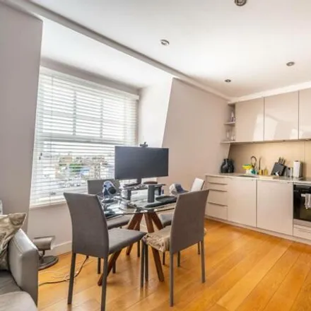 Image 3 - Tor Gardens, London, W8 7AA, United Kingdom - Apartment for sale