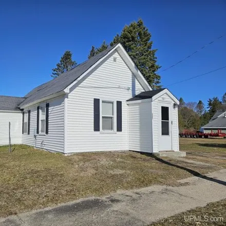Buy this 1 bed house on 511 Alger Avenue in Manistique, MI 49854