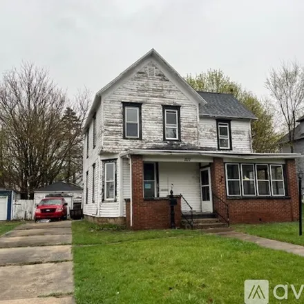 Rent this 3 bed house on 1217 S Carroll Ave