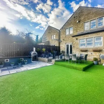 Buy this 5 bed house on Holroyd Square in Towngate, Stainland