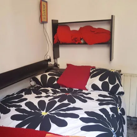 Rent this 3 bed room on Avinguda de la República Argentina in 46, 08023 Barcelona