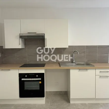 Rent this 3 bed apartment on 84 Rue de la Tortille in 80200 Péronne, France