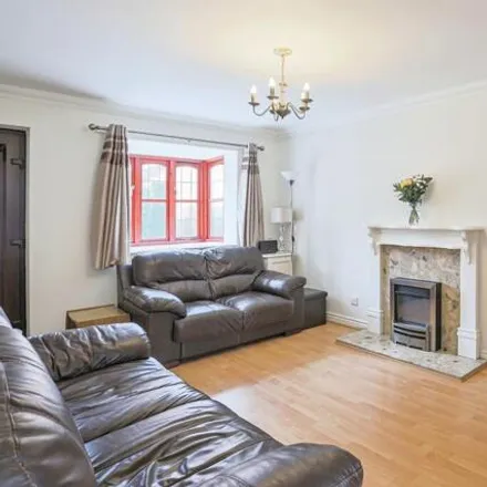 Image 3 - Longfield Drive, Leeds, LS15 7UD, United Kingdom - Duplex for sale