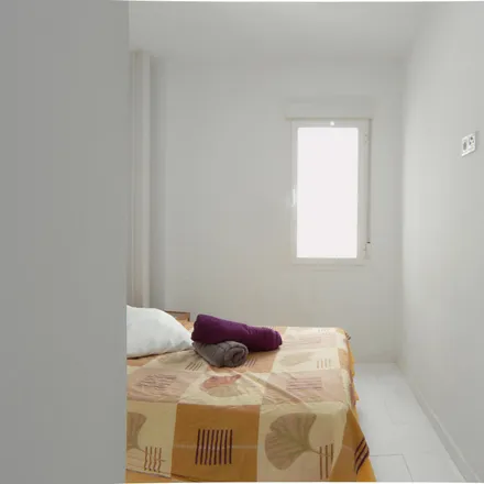 Rent this 2 bed apartment on Madrid in Centro Europeo de Estudios Profesionales, Paseo de Extremadura