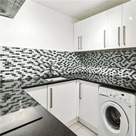 Image 3 - 12 St Quintin Avenue, London, W10 6PA, United Kingdom - Room for rent