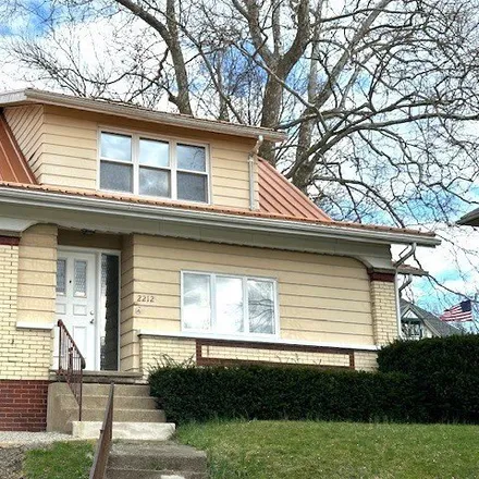 Rent this 3 bed house on Westview Alley in Zanesville, OH 43701