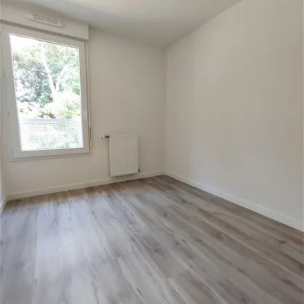 Rent this 3 bed apartment on 46 Chemin Salinie in 31100 Toulouse, France