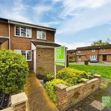 Buy this 3 bed house on Banbury in Easthampstead, RG12 0QL