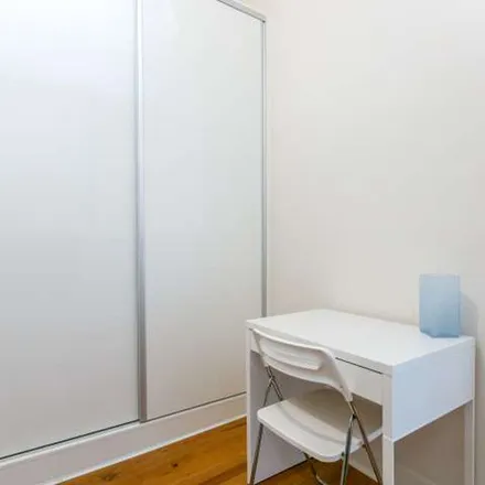 Rent this 4 bed apartment on Rua 16 in 1350-297 Lisbon, Portugal