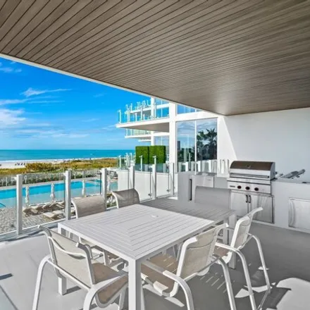 Buy this 4 bed condo on Casa Del Mar Beach Resort in 4621 Gulf of Mexico Drive, Longboat Key