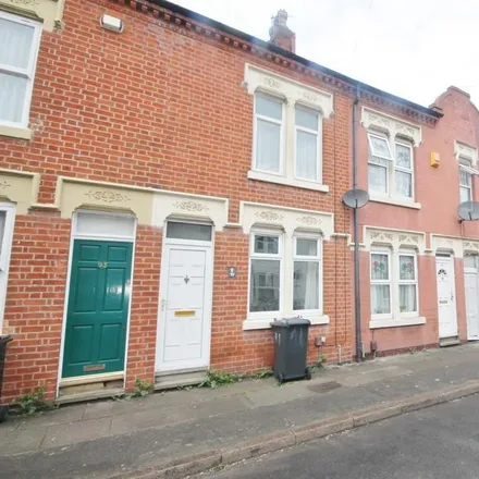 Rent this 2 bed townhouse on Tyndale Street in Leicester, LE3 0QN