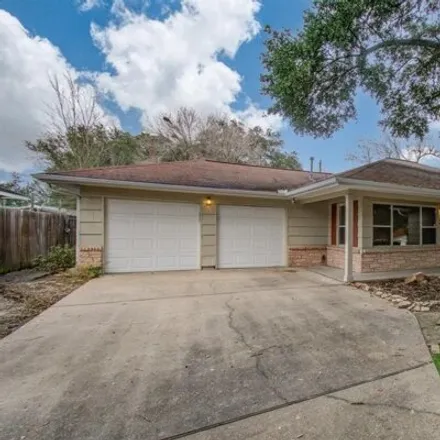 Rent this 4 bed house on 5610 Evergreen Street in Bellaire, TX 77401