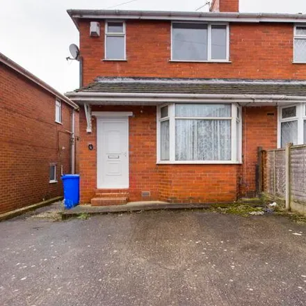 Rent this 3 bed duplex on Sandy Road in Tunstall, ST6 5LN