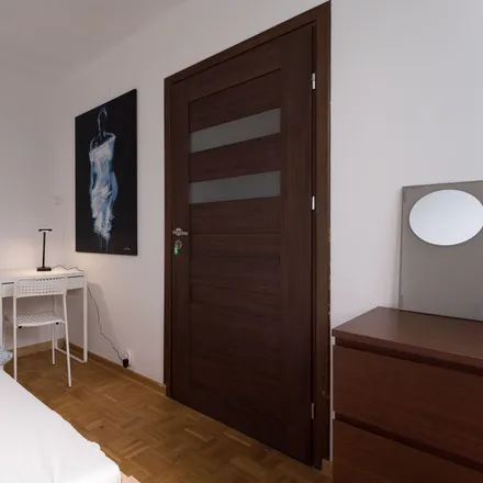 Rent this 4 bed room on Grzybowska 9 in 00-132 Warsaw, Poland