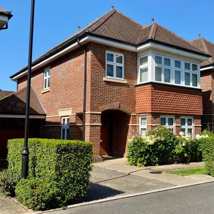 Rent this 4 bed house on Queen Elizabeth Crescent in Beaconsfield, HP9 1BZ