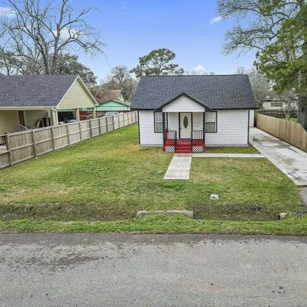 Buy this 3 bed house on 5330 Fairview Avenue in Beaumont, TX 77705