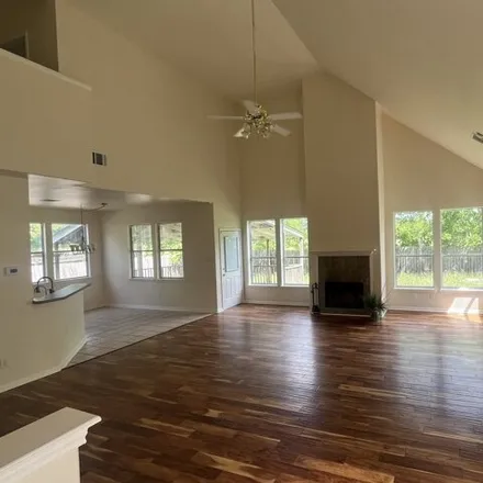 Image 3 - 300 Spring Meadow, New Braunfels, TX 78130, USA - House for sale