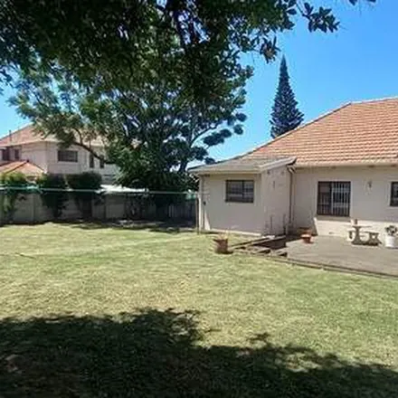 Rent this 4 bed apartment on Smuts Road in Selborne, East London