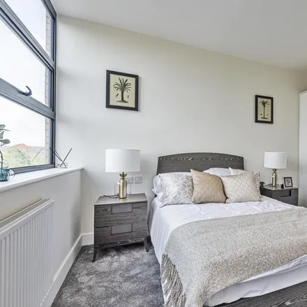 Image 6 - Heron Drive, Langley, SL3 8XP, United Kingdom - Apartment for rent