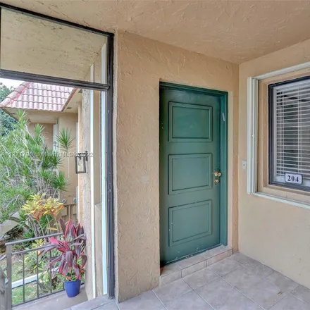 Rent this 3 bed condo on 426 Lakeview Drive in Weston, FL 33326