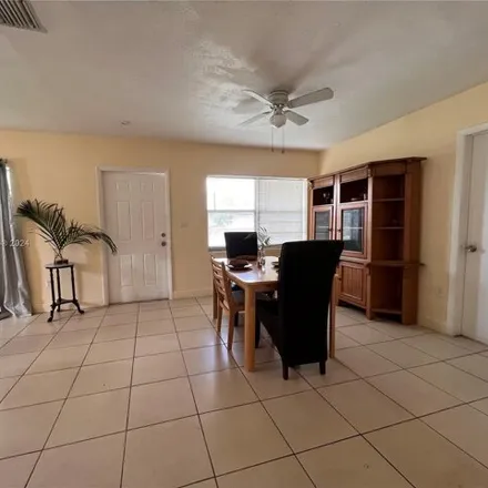 Image 4 - 1472 Northwest 24th Terrace, Broward County, FL 33311, USA - House for sale