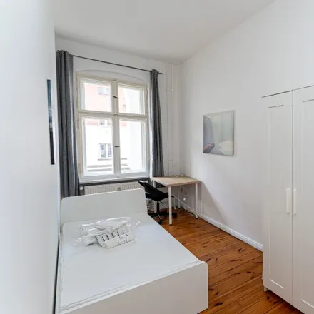 Rent this 3 bed room on Nadja Dehn in Nordkapstraße, 10439 Berlin