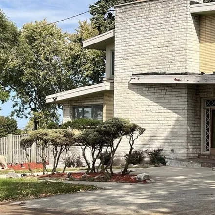 Image 3 - 9125 South Bennett Avenue, Chicago, IL 60617, USA - House for sale