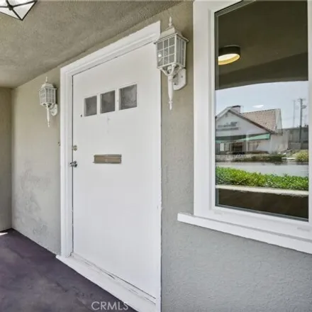 Image 6 - 10821 Lakewood Blvd, Downey, California, 90241 - House for sale