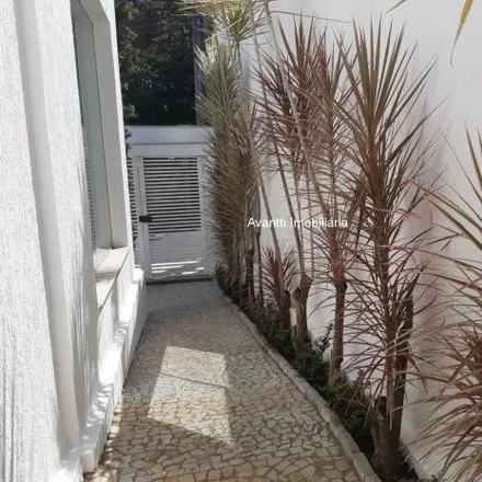 Buy this 3 bed house on Avenida João Naves de Ávila in Centro, Uberlândia - MG