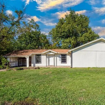 Buy this 3 bed house on 1620 Jefferson Street in Commerce, TX 75428