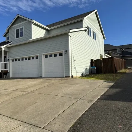 Buy this 4 bed house on 507 Southwest Mount Mazama Street in McMinnville, OR 97128