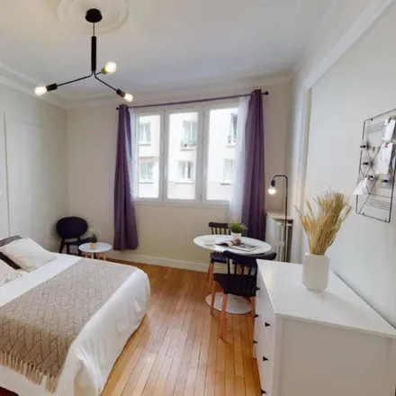 Rent this 4 bed room on 12 Rue Gustave Le Bon in 75014 Paris, France