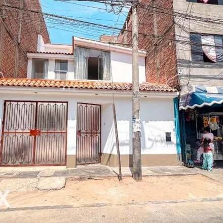 Buy this 4 bed house on Calle Sauces in Barrio Obrero Industrial, Lima Metropolitan Area 15108