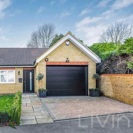 Image 1 - 1 Field End, London, CR5 2AY, United Kingdom - House for sale