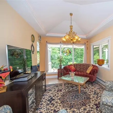 Image 9 - 72 Sugar Maple Lane, City of Glen Cove, NY 11542, USA - House for sale