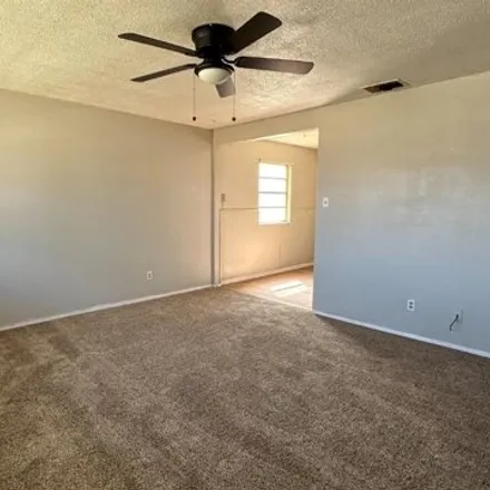 Image 1 - 6558 Avenue S, Lubbock, TX 79412, USA - Apartment for rent